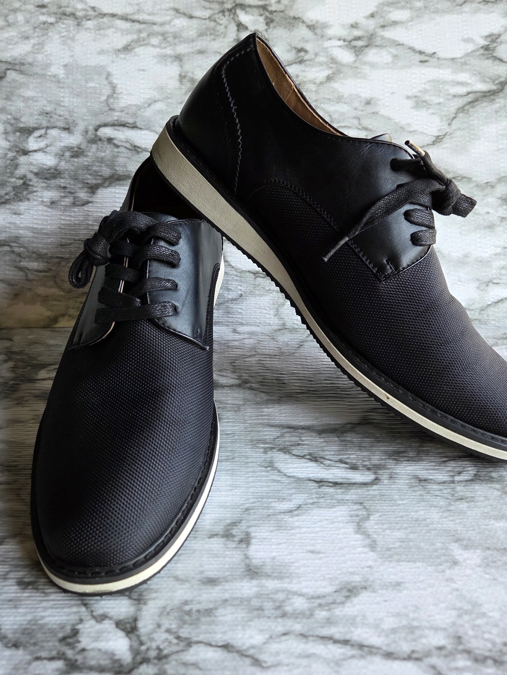 Steve Madden Black Lace-Up Oxford Shoes with White Trim Size 11M